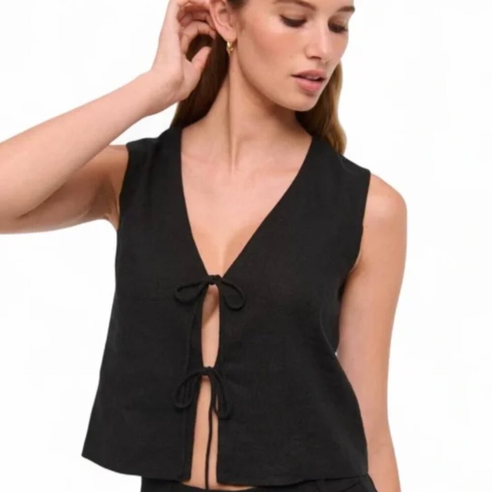 Abercrombie & Fitch | Tie Front Linen Blend Vest | NYT | XXS